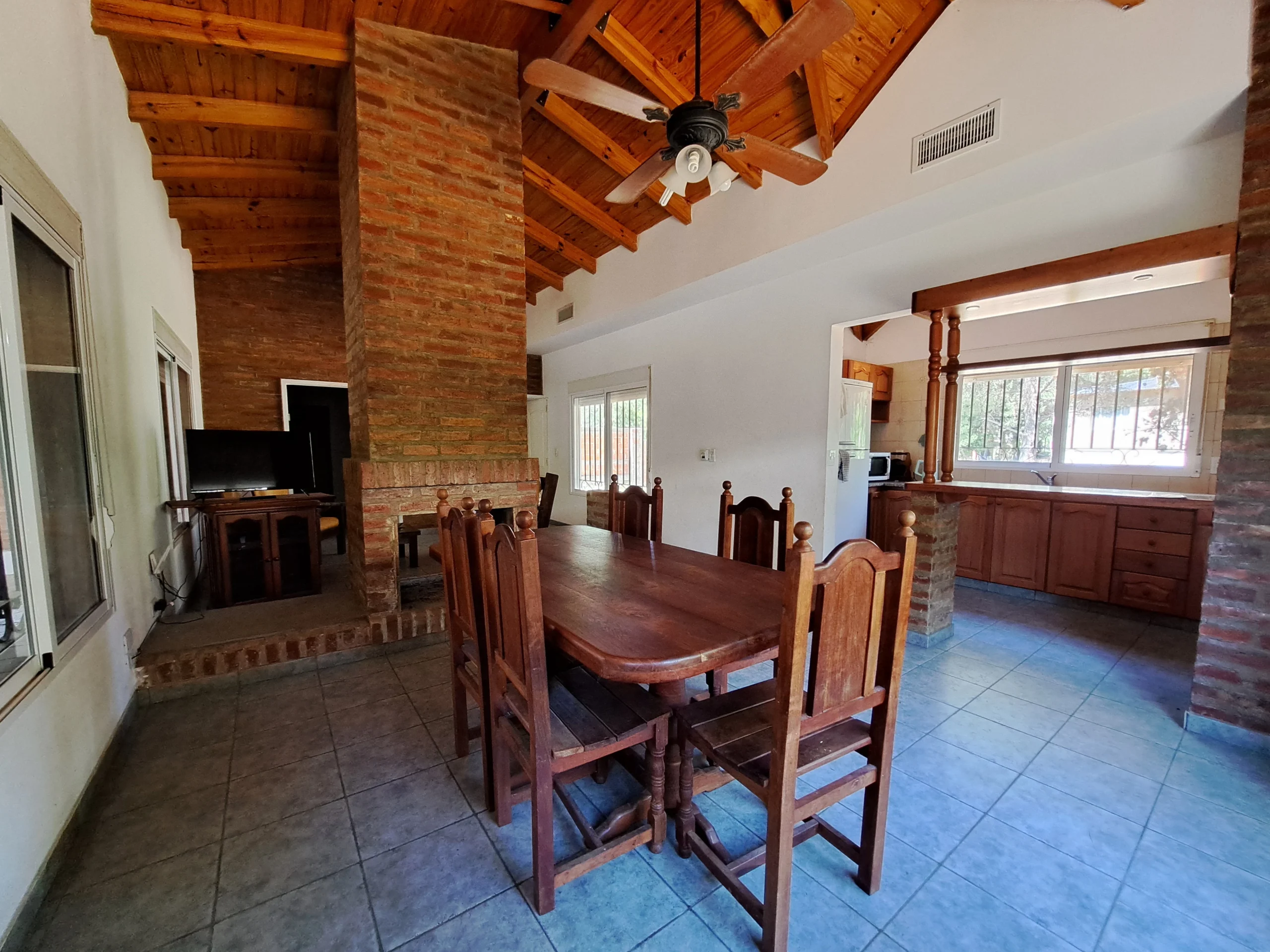 102 chalet mesa comedor