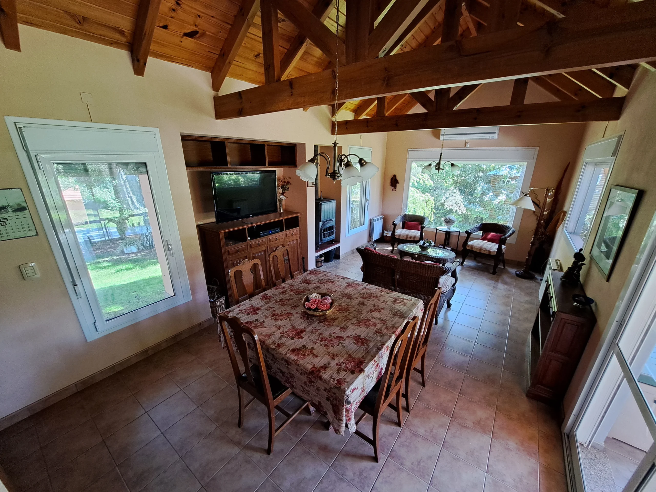 104 Chalet mesa comedor